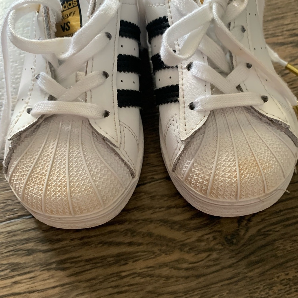 Toddler Adidas Superstar size 7c